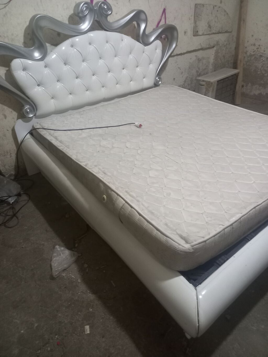Salam yataq dest satilir 2 eded taxt matraslari yoxdur 1 eded dolab — Yataq otağı mobilya dəstləri, Sumqayıt (7)