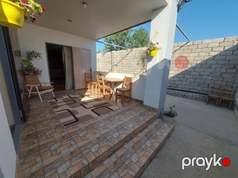 Satılır 2 otaqlı həyət evi/bağ evi 56 m²