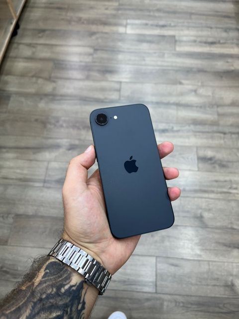 Apple iPhone 16e Black 128GB/8GB — Bakı