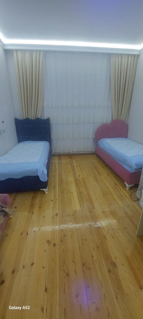 Salam Iki Kravat da satilir Doseksiz 2 si bir yerde 200 azn — Gəncə