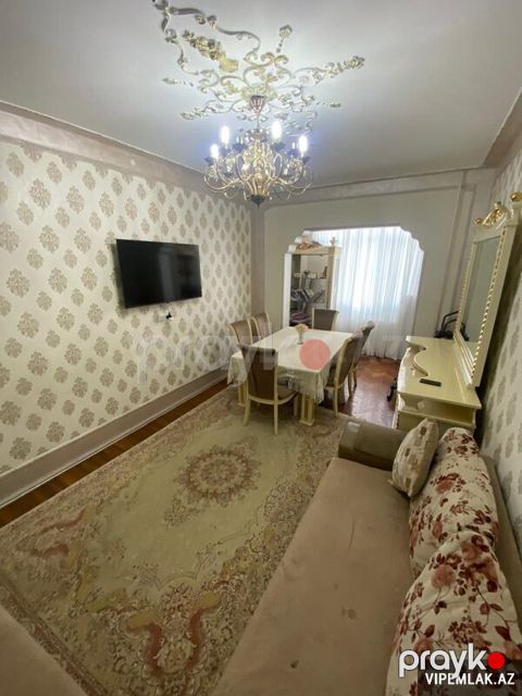 Binəqədi rayonunda 2 otaqlı Köhnə tikili Satılır, 65 m²