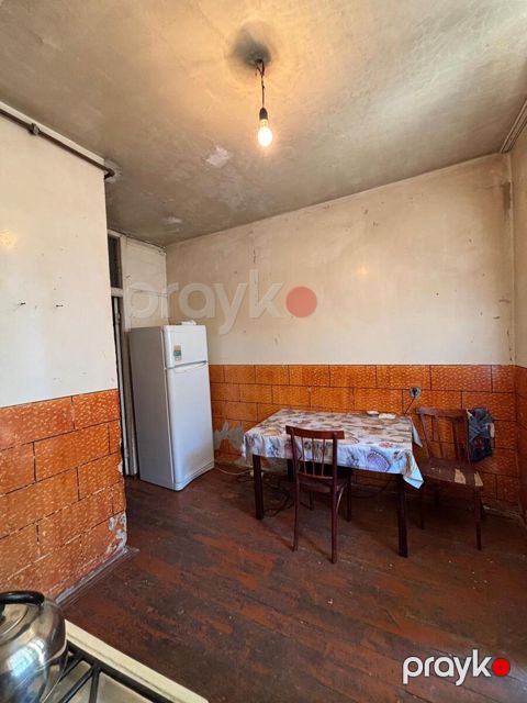 Satılır 2 otaqlı köhnə tikili 64 m²