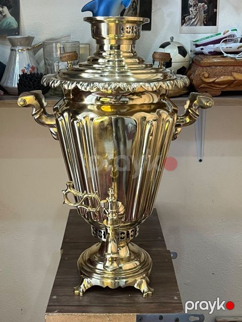 Qədimi, təxminən 100 illik mis-pirinç samovar. Tutumu 8 litrdən — Bakı