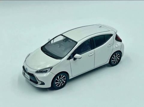 Toyota Aqua 1/30 modeli — Bakı