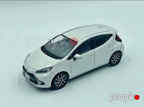 Toyota Aqua 1/30 modeli — Bakı