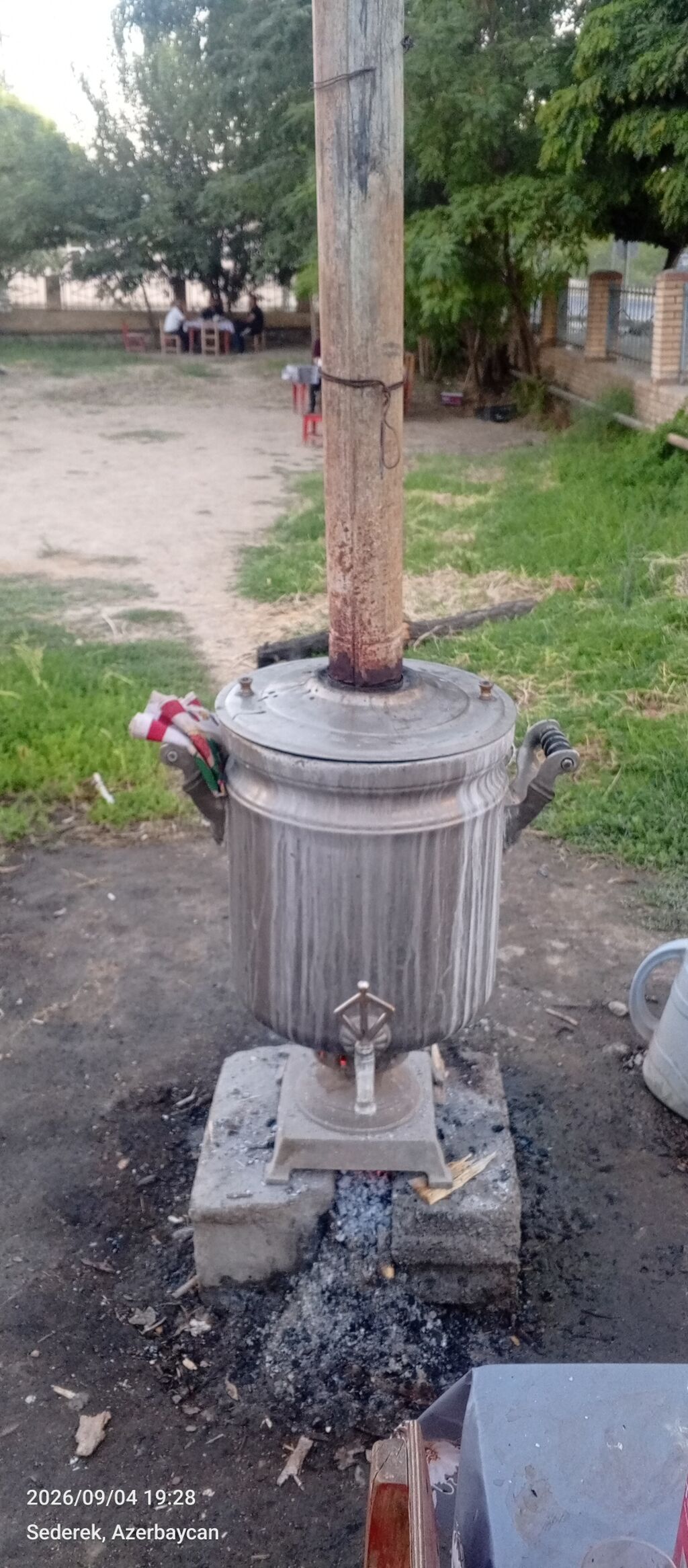 Ocaq üçün kömür/odunla işləyən iri həcimli metal samovar - Material — Samovarlar, Bakı