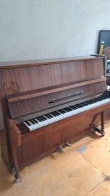 Akustik vertikal piano – “Ukraina” markası - Korpus: parlaq laklı — Mallar