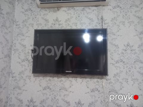 Samsung LCD televizor - Ekran: təxminən 32” (divar asqısı ilə — Bakı