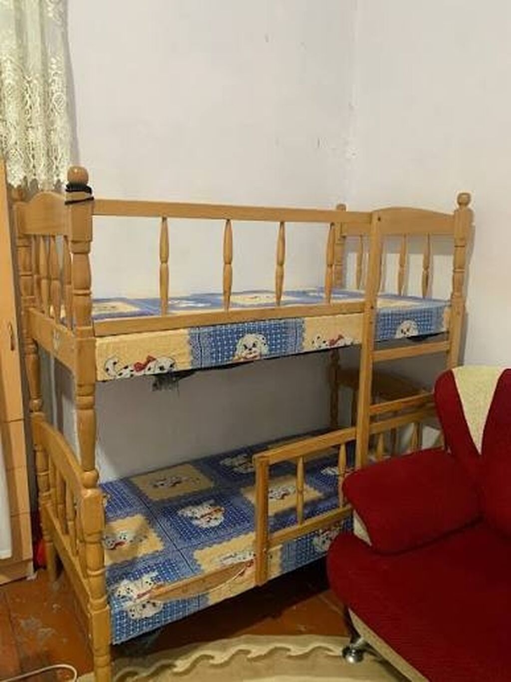 Uşaq üçün ikimərtəbəli taxt - Material: təbii ağac (taxta karkas — Yataqlar, Mingəçevir