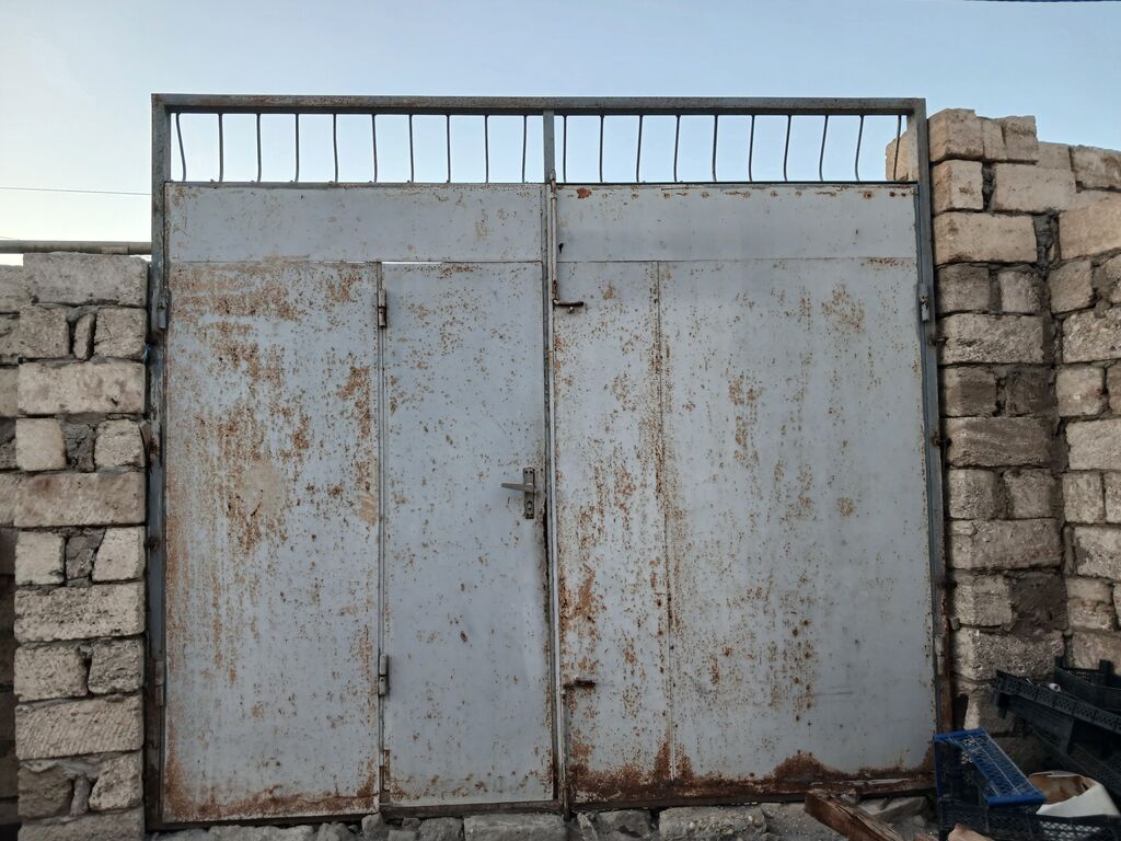 Metall darvaza dəsti - Material: qalın polad təbəqə və profil karkas — Pəncərələr, qapılar, balkonlar, Bakı (2)