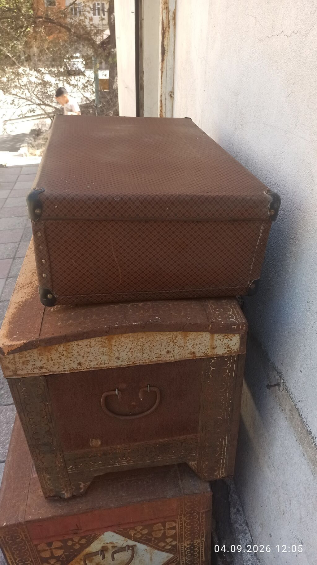 Köhnə dizaynlı sərt korpuslu çamadan - Rəng: tünd qəhvəyi, xırda — Çamadanlar, Bakı (3)