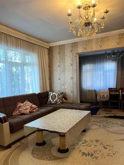 Satılır 4 otaqlı həyət evi/bağ evi 130 m² — Bakı