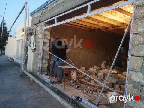 Şüşə qapılar — Bakı