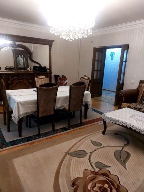 Satılır 4 otaqlı köhnə tikili 85 m² — Bakı