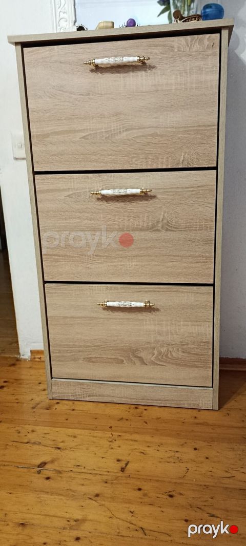 3 bölməli ayaqqabı dolabı satılır. ölçü: hündürluk-110, dərinlik — Bakı