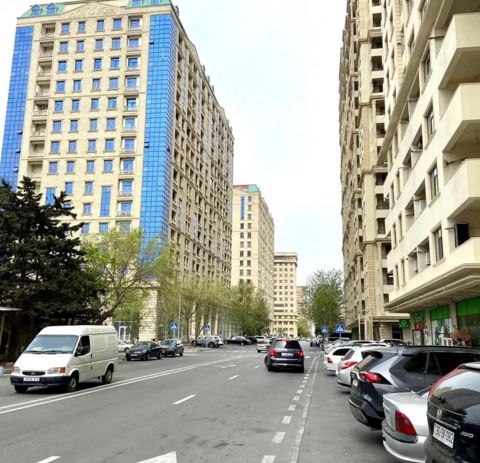 Satılır 4 otaqlı yeni tikili 190 m² — Bakı