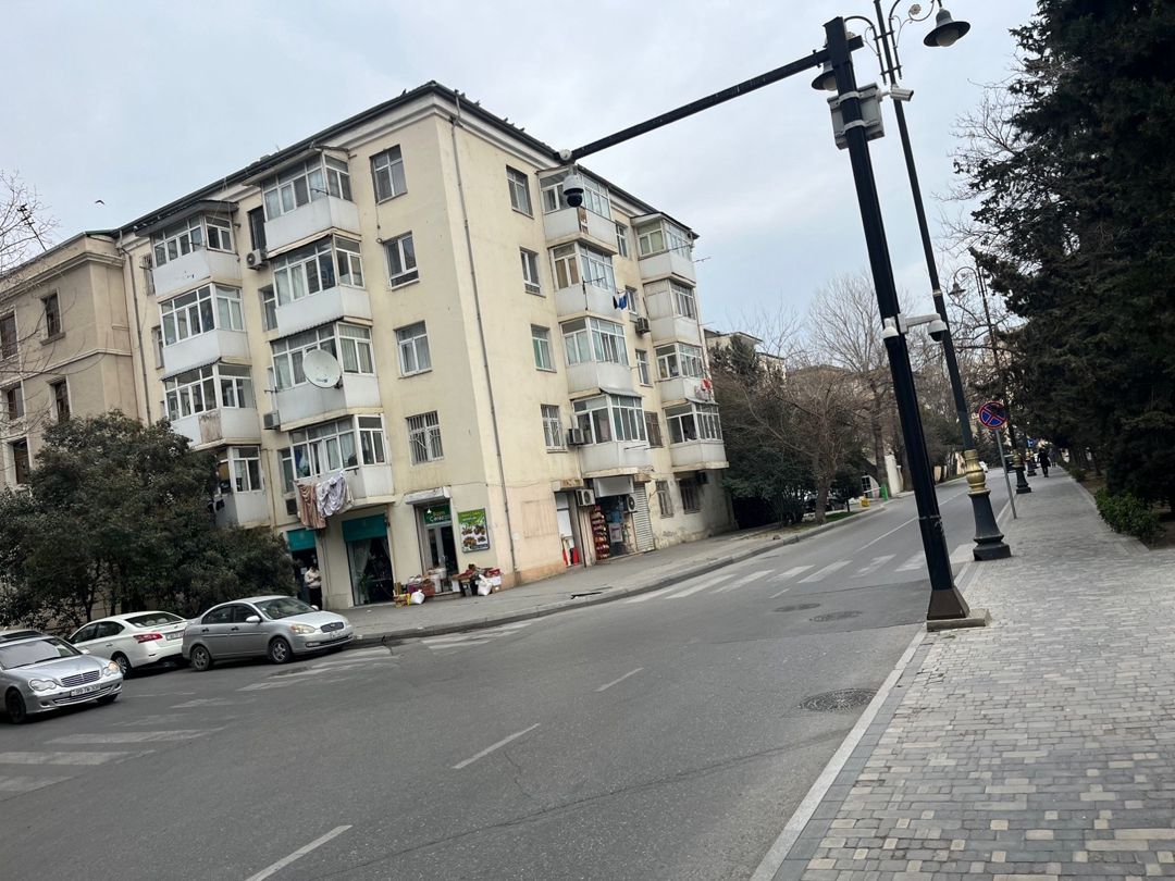 Qaraj icarəyə verilir, Aşıq Molla Cümə k — Garaj, Bakı (7)