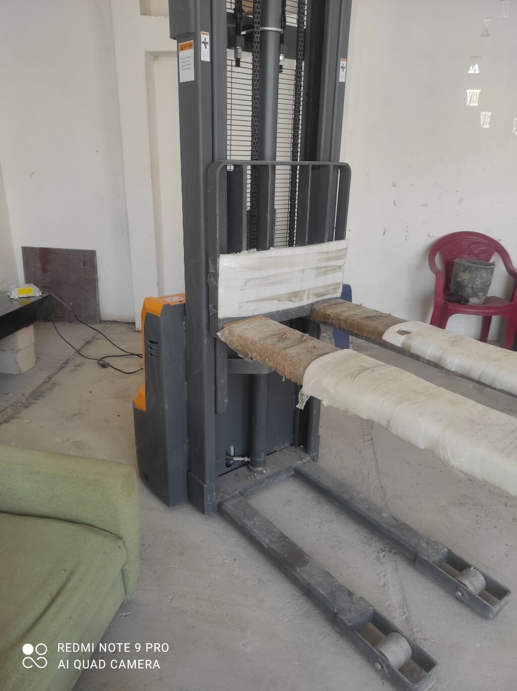Elektrik palet yığan (stacker) – piyada idarəetməli Məhsul təsviri — Anbar avadanlığı, Salyan (3)