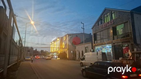 Satılır obyekt 592 m²