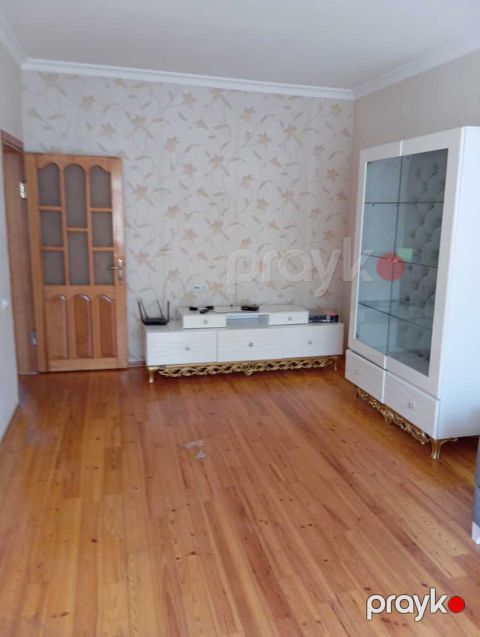 Satılır 2 otaqlı köhnə tikili 52 m²