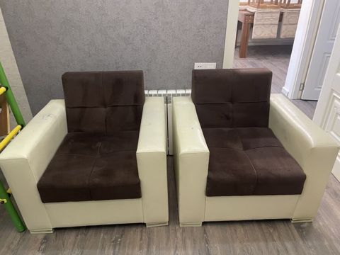 İki ədəd yumşaq kreslo Rəng: Qəhvəyi oturacaq + Krem dəri qol — Xırdalan