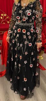 Baqadan alınıb 600 manata bir defe iki saatlıq geyinilib 300 manata — Evening dresses