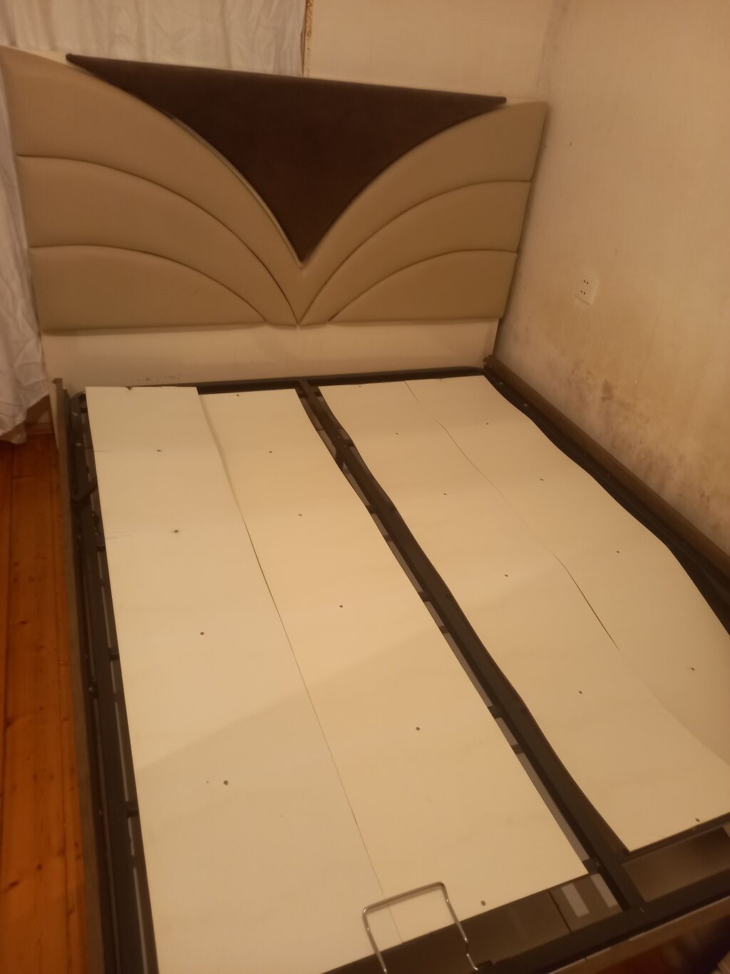 Salam yataq dest satilir 2 eded taxt matraslari yoxdur 1 eded dolab — Yataq otağı mobilya dəstləri, Sumqayıt (2)