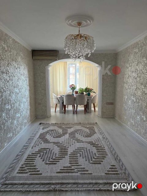 Satılır 3 otaqlı köhnə tikili 80 m²
