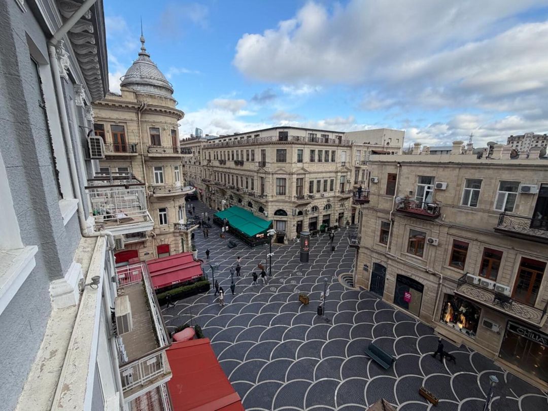 Satılır 4 otaqlı köhnə tikili 160 m² — Mənzil, Bakı (3)