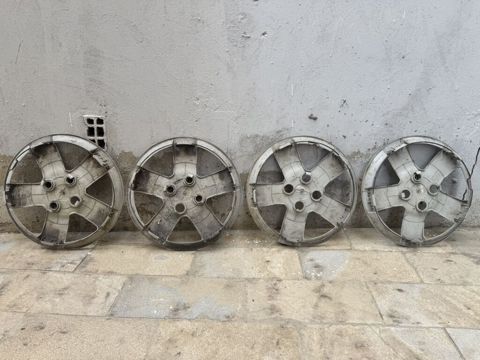 4 ədəd təkər qalpaka dəsti - Material: plastik - Rəng: gümüşü — Xırdalan