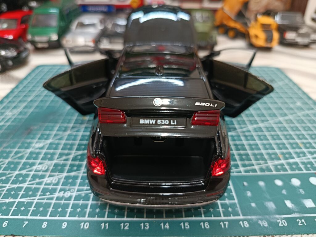 BMW 530Li G30. die-cast model avtomobil - Miqyas: təxmini 1:24 — Modellar, Bakı (3)