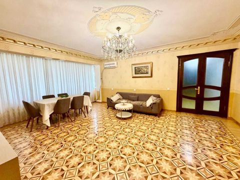 Satılır 4 otaqlı köhnə tikili 120 m²