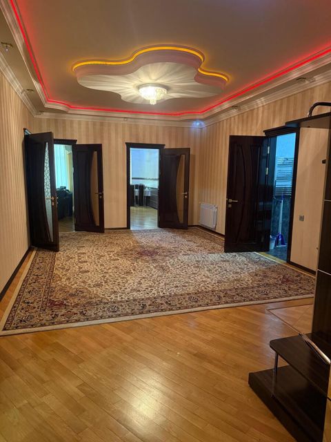 İcarəyə verilir 4 otaqlı yeni tikili 200 m² — Bakı