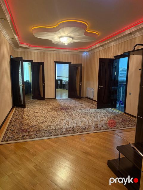 İcarəyə verilir 4 otaqlı yeni tikili 200 m²