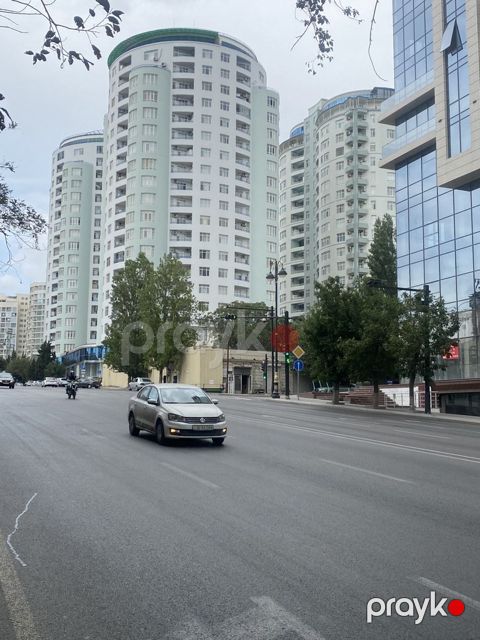 İcarəyə verilir 4 otaqlı yeni tikili 225 m²