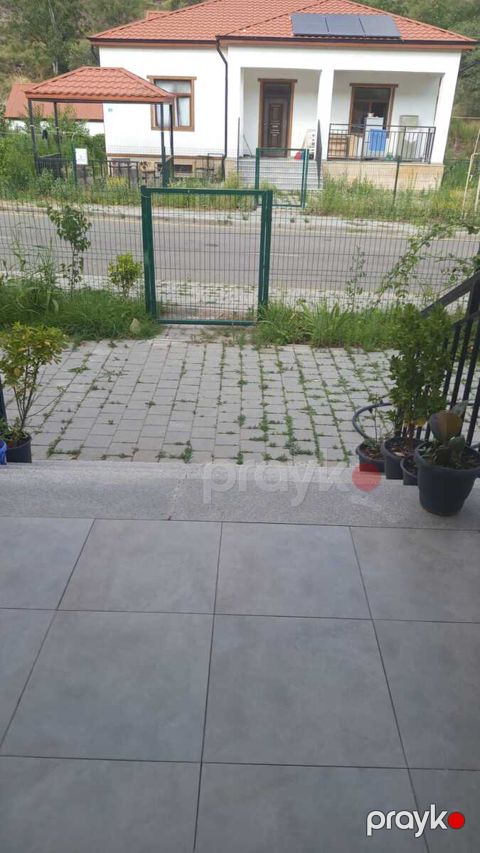 Həyət evi kirayə verilir, Laçın r