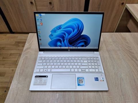 HP Pavilion 15 i7 1165G7 16GB RAM 512GB SSD — Bakı