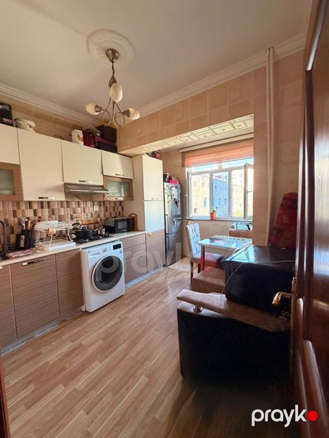 Satılır 2 otaqlı köhnə tikili 70 m²