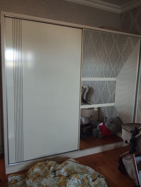 Kupe dolab tecılı satılır 300 manata ünvan bine*2785*jalə1 — Bakı