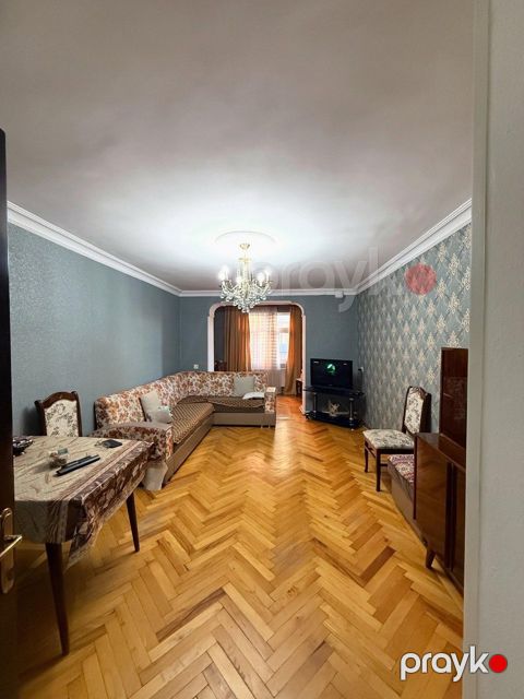 Satılır 3 otaqlı köhnə tikili 80 m²