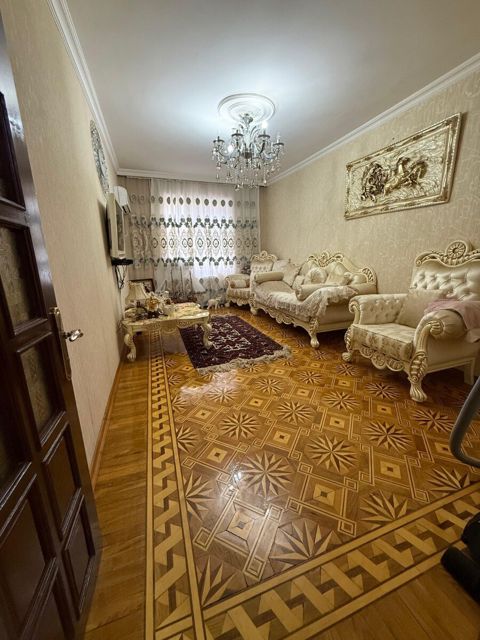 5-otaqlı mənzil, Azadlıq m., 125 m² — Bakı