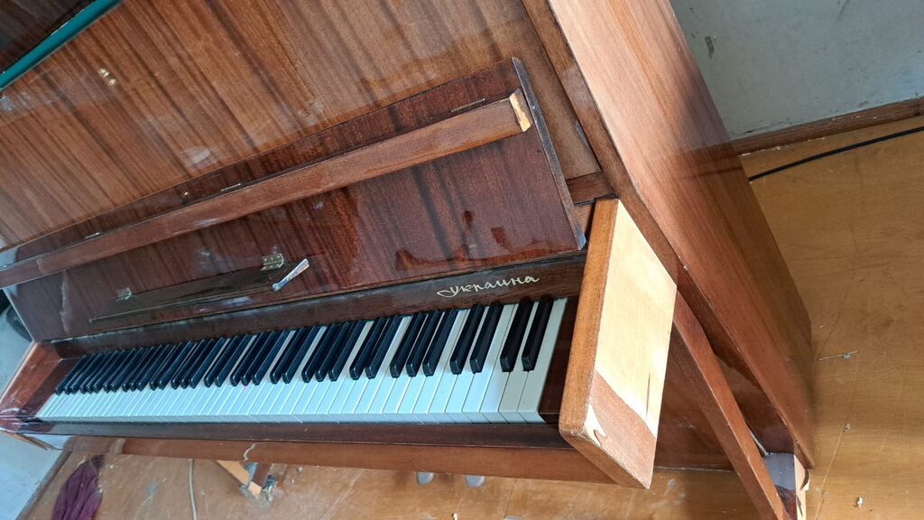Akustik vertikal piano – “Ukraina” markası - Korpus: parlaq laklı — Pianino və digər klaviş alətləri, Bakı (4)