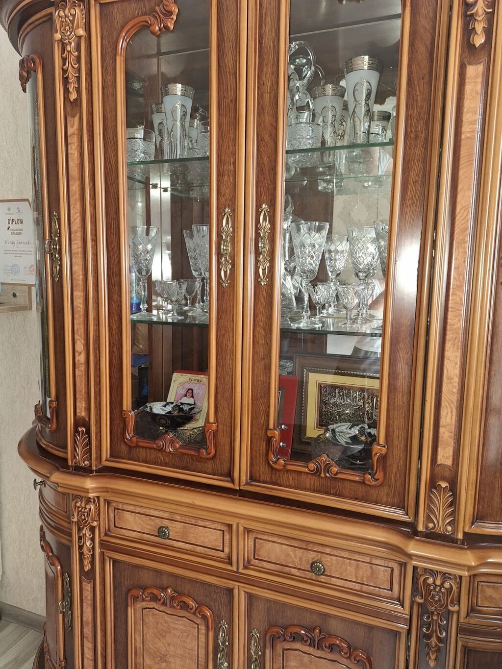 Klassik üslubda böyük dolab yeni kimidi ve az istifadə olunub — Şkaflar, Bakı (3)