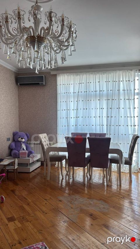 Satılır 2 otaqlı köhnə tikili 82 m² — Bakı