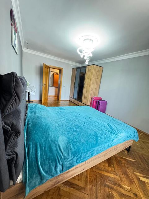 Satılır 3 otaqlı köhnə tikili 78 m² — Bakı