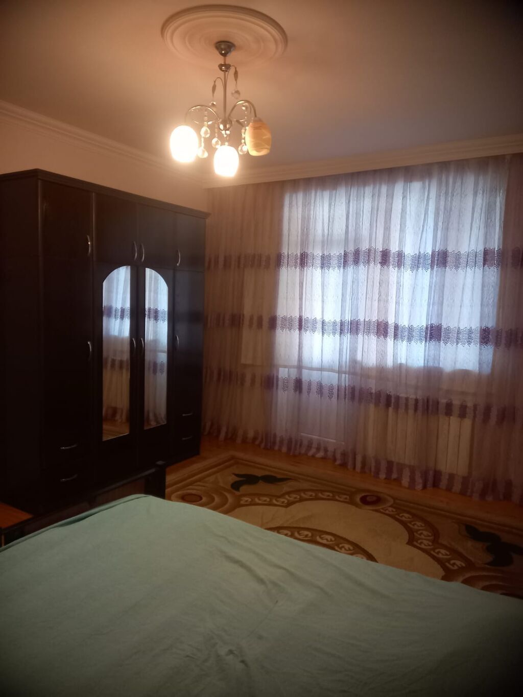 Menzil Yalniz telebe oglanlara verilir. Aile xanimlar qeti narahat — Mənzil, Masazır (2)