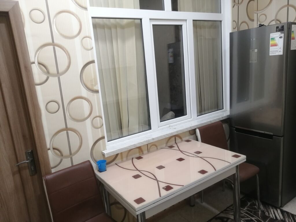 Geniş və zövqlü şəkildə təmir olunmuş 2 otaqlı mənzil interyeri — Mənzil, Bakı (7)