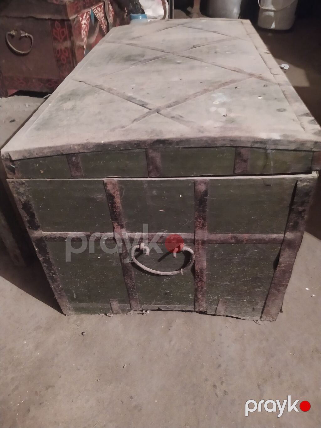 Sandıqlar satılır. Yekə sandıq 200 manat. Çox qədimi sandıqdı — Pul qutusunun və şkatulyalar, Novxanı (6)