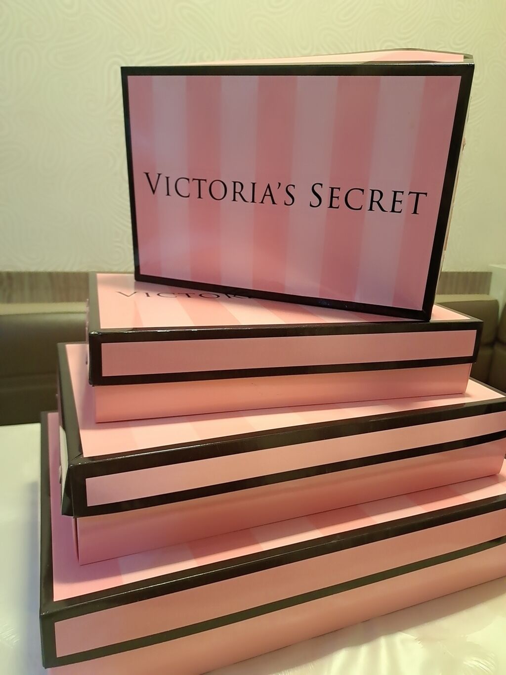 Victoria secret hədiyyə qutuları satılır. 4-lü dəst şəklindədir — Şəxsi əşyalar, Bakı (2)
