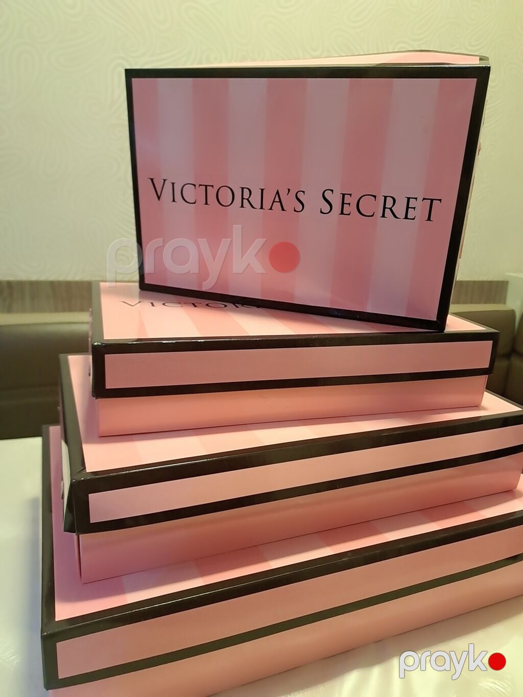 Victoria secret hədiyyə qutuları satılır. 4-lü dəst şəklindədir — Şəxsi əşyalar, Bakı (2)